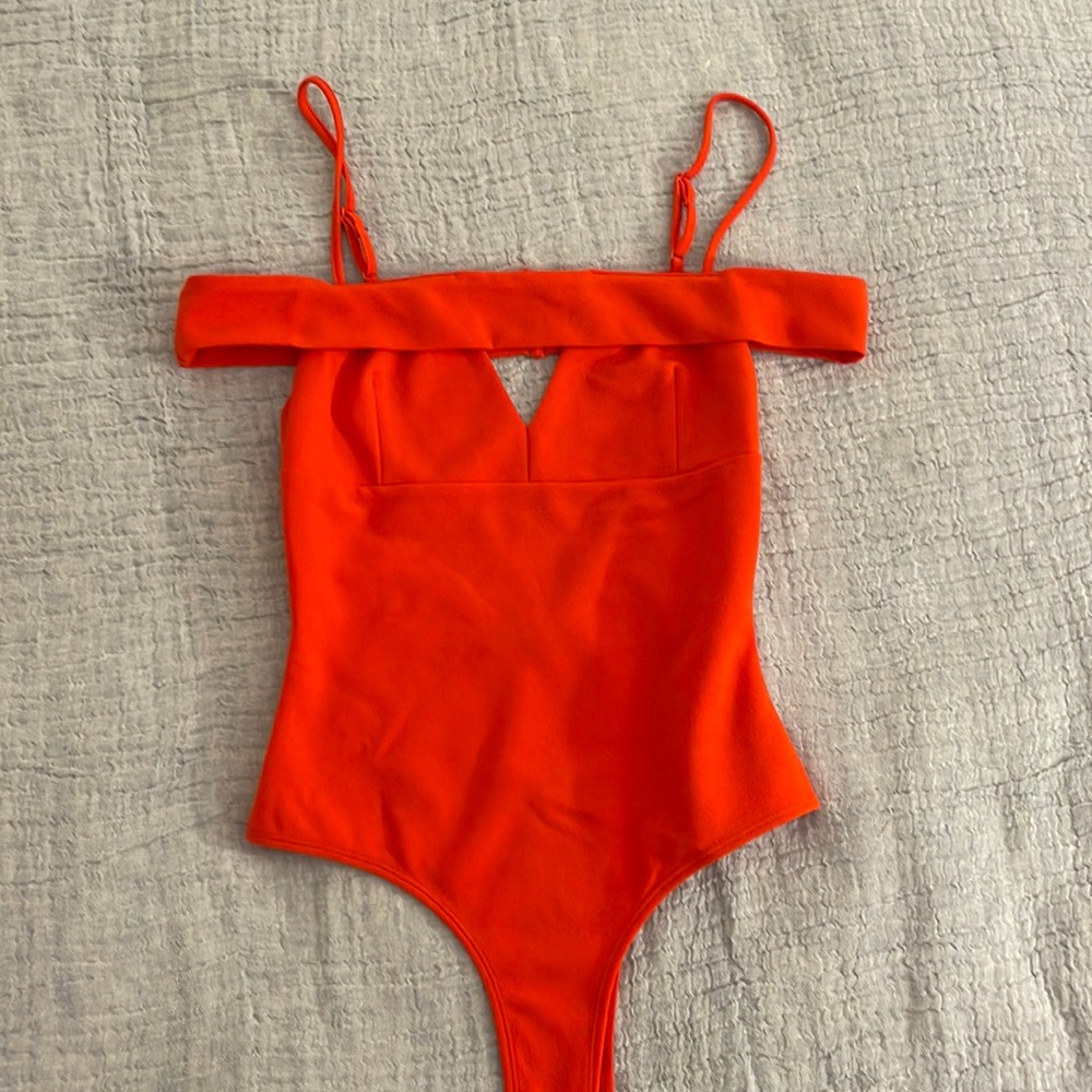 Lulus Strapless Red Off the Shoulder Sleeveless Sweetheart Bodysuit